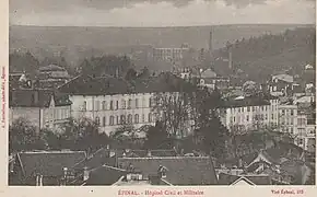 Autre angle de vue des mêmes bâtiments.
