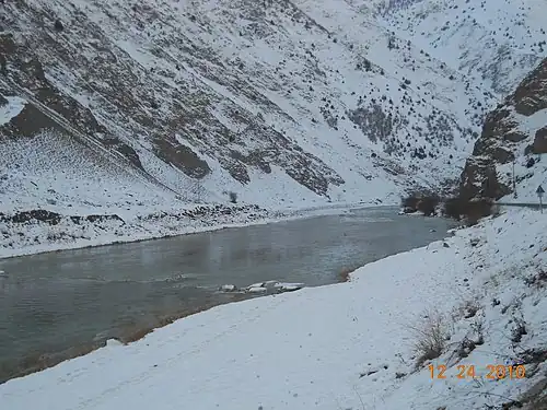 Vallée enneigée près de Yüksekova en décembre 2010.