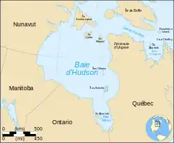 Le détroit d'Hudson est le passage en haut à droite entre l'île de Baffin et le Québec, conduisant à la baie d'Hudson.