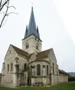 Chevet plat et transept nord.